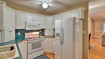 House (2 Bedrooms) | Interior