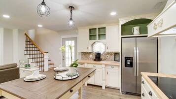 Cottage (1 Bedroom) | Bếp riêng | Lò vi sóng, lò nướng, bếp nấu, máy rửa bát