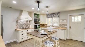 Cottage (1 Bedroom) | Bếp riêng | Lò vi sóng, lò nướng, bếp nấu, máy rửa bát