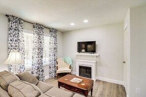 Cottage (1 Bedroom) | Interior - Dreamy Lead Hill Cottage w/ Fire Pit & Hammock! (Lead Hill)