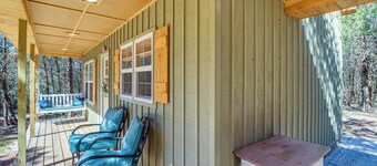 Dreamy Lead Hill Cottage w/ Fire Pit & Hammock!