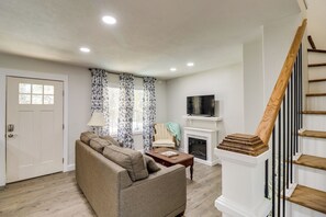 Cottage (1 Bedroom) | Interior - Dreamy Lead Hill Cottage w/ Fire Pit & Hammock! (Lead Hill)