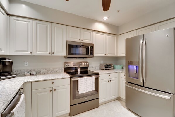 Apartment (2 Bedrooms) | Interior - Waterfront Punta Gorda Condo w/ Pool Access! (Punta Gorda)