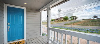 Pet-friendly Texas Retreat w/ Deck & Gas Grill!