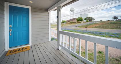 Pet-friendly Texas Retreat w/ Deck & Gas Grill!