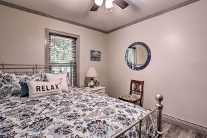 Cottage (2 Bedrooms) | 2 bedrooms, desk, laptop workspace, iron/ironing board