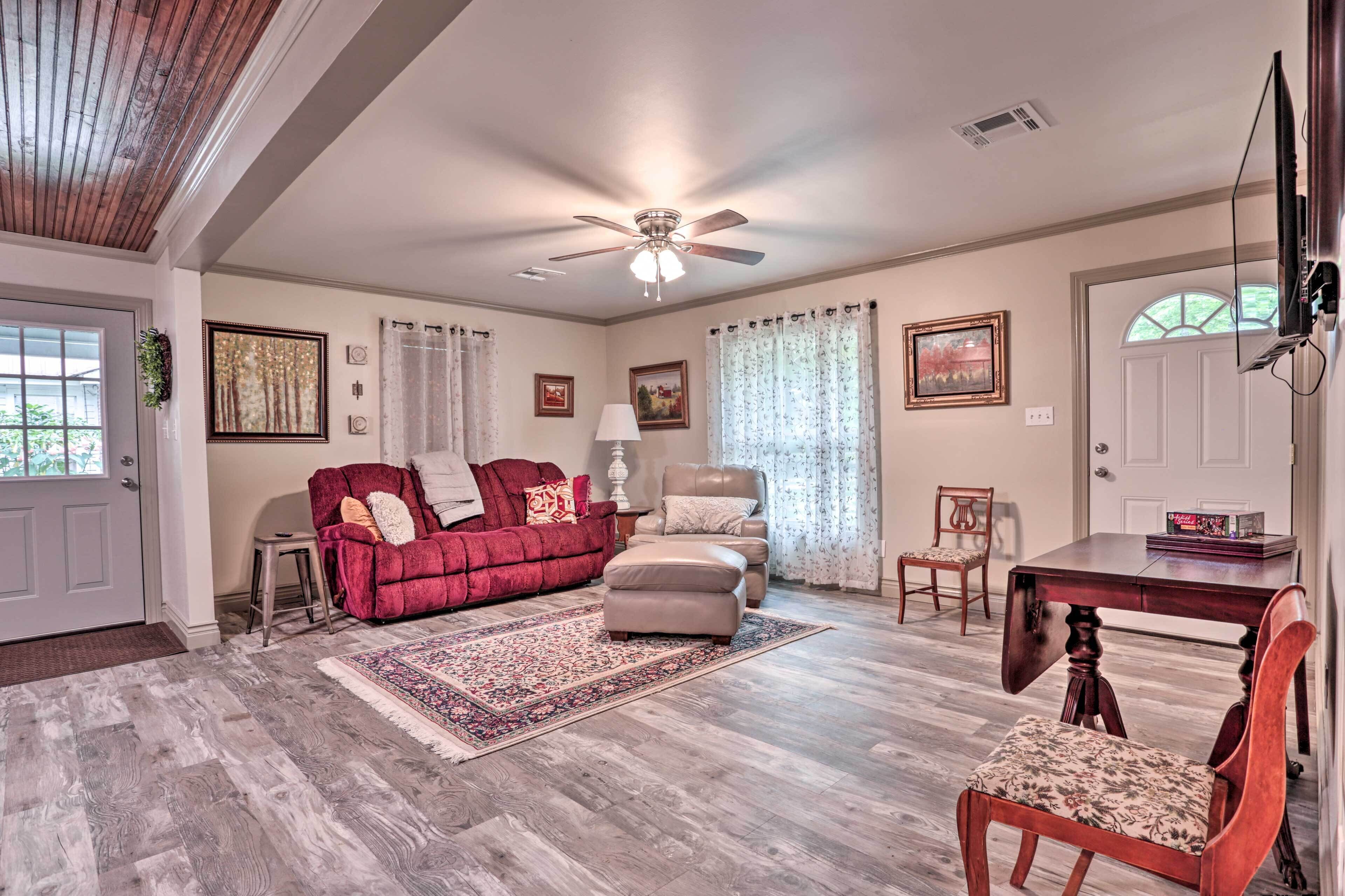 Lake Charles Home: 1 Mi to Public Boat Launch