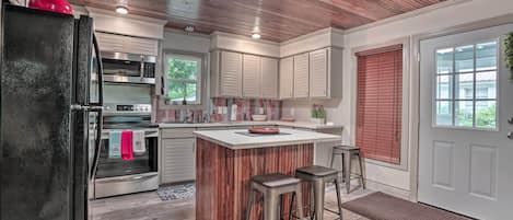 Småhus (2 Bedrooms) | Eget kjøkken | Mikrobølgeovn, ovn, kokeplater og hurtigmikser