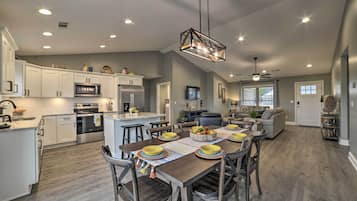 House (3 Bedrooms) | Interior
