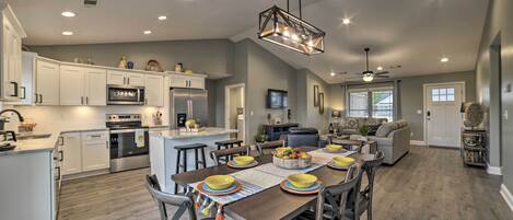 House (3 Bedrooms) | Interior