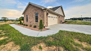 House (3 Bedrooms) | Interior - Cozy Murray Retreat Near MSU & Local Eateries (Murray)