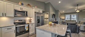 Cozy Murray Retreat Near MSU & Local Eateries