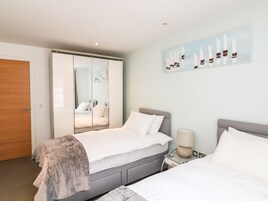 2 habitaciones, decoración personalizada y muebles diferentes