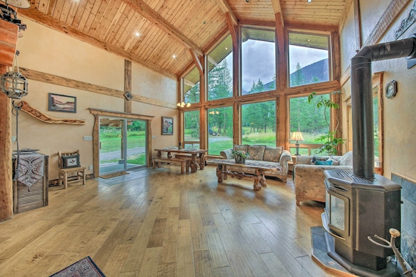 Private Deck & Mtn Views: Family Getaway In Eureka - Eureka, MT