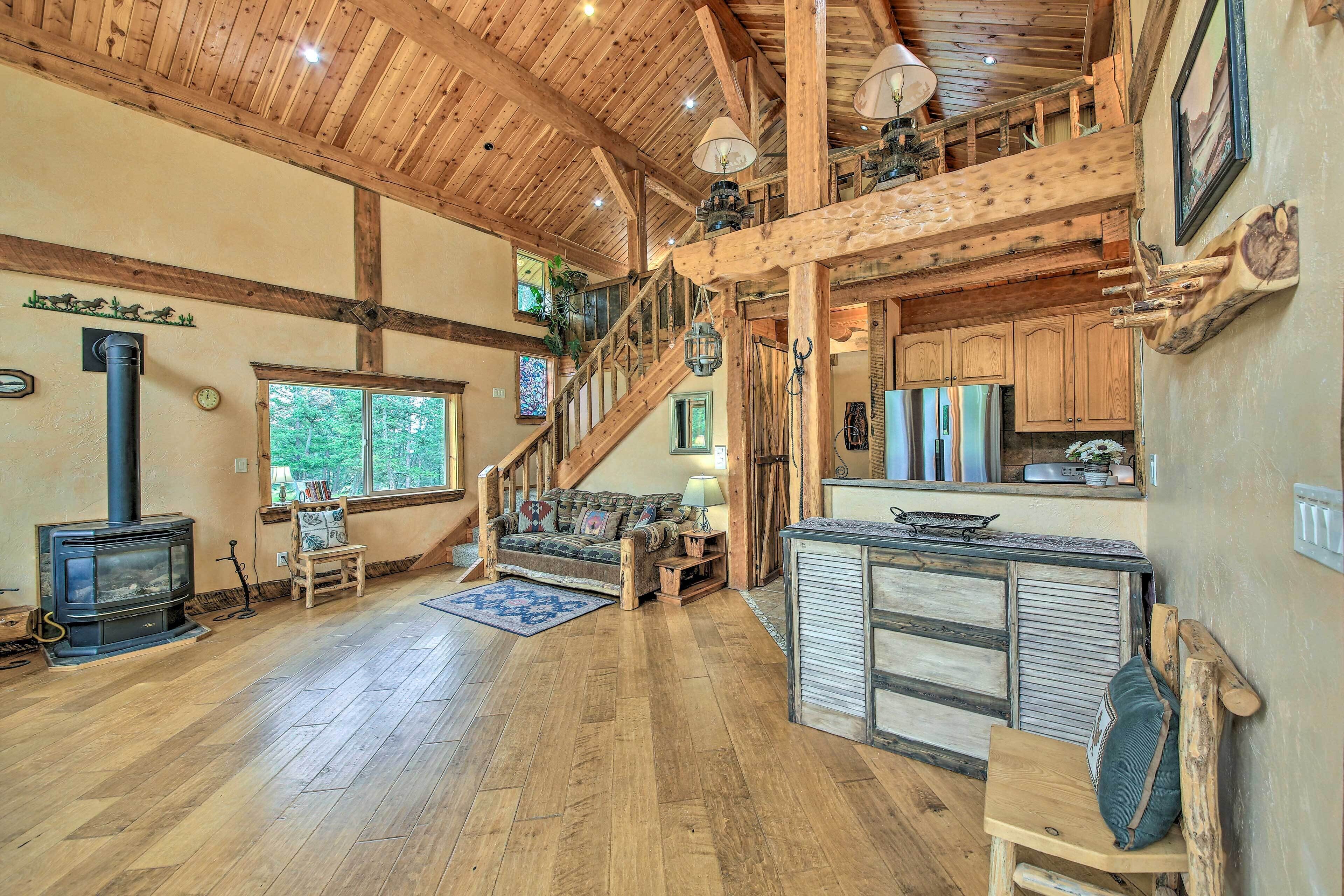 Pet-friendly Eureka Getaway w/ Mountain Views