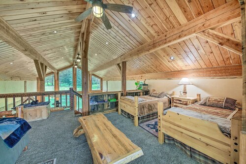 Pet-friendly Eureka Getaway w/ Mountain Views