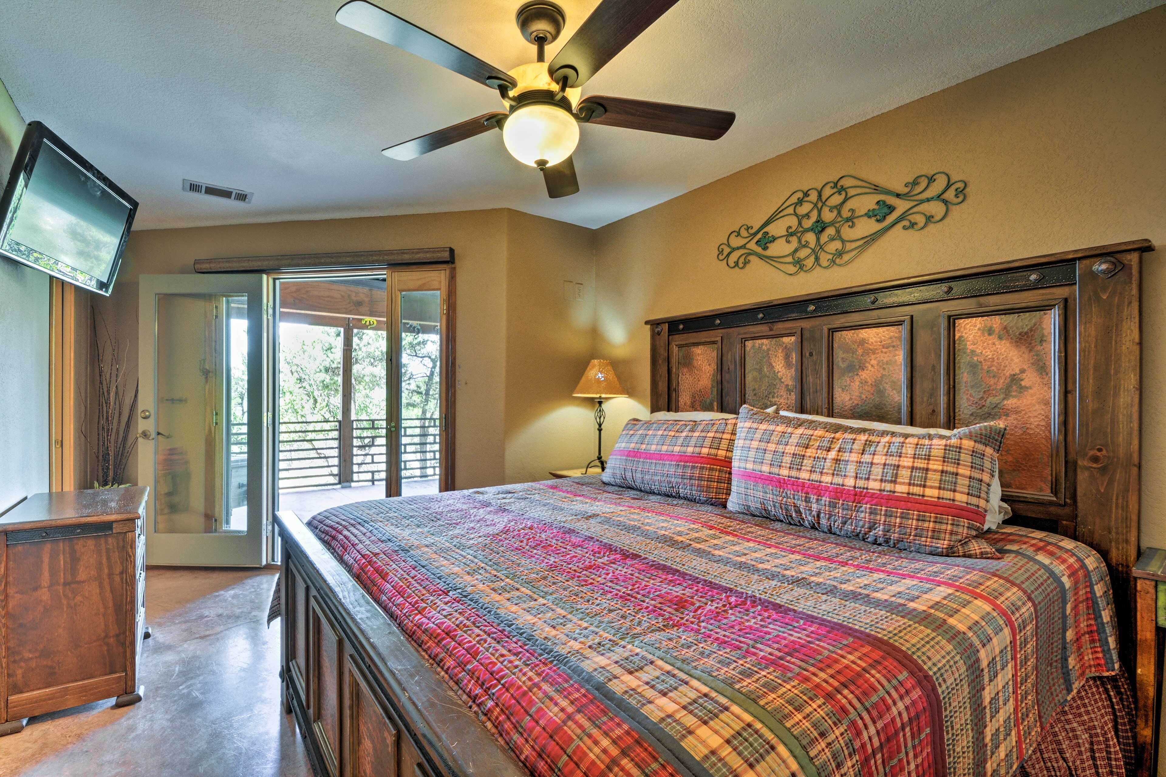 Large Ruidoso Home W/stunning Views & Hot Tub