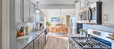 House (3 Bedrooms) | Interior