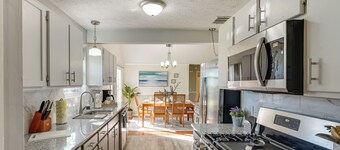 Southport Getaway w/ Private Pool ~ 15 Mi to Pcb!