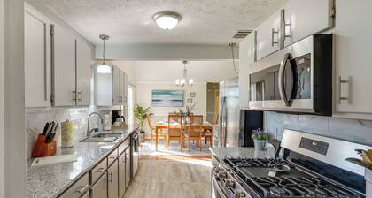 Southport Getaway w/ Private Pool ~ 15 Mi to Pcb!