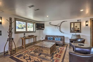 House (2 Bedrooms) | Interior - Montrose Barndominium on 7 Acres With Views! (Montrose)