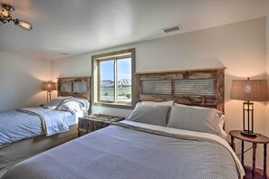 House (2 Bedrooms) | Interior - Montrose Barndominium on 7 Acres With Views! (Montrose)