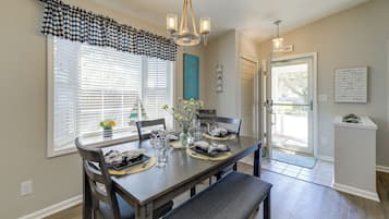 Nhà (3 Bedrooms) | Nội thất