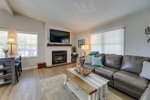 House (3 Bedrooms) | Interior - Lovely Morehead City Home w/ Fire Pit & Gas Grill (Morehead City)