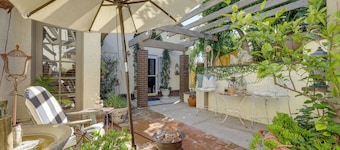 Chic Peaceful Retreat 16 Mi to Beaches & Wineries!
