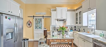Renovated 'carnegie Cottage' - Walk to Dtwn!
