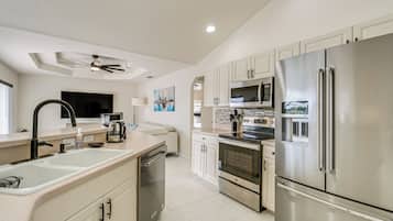 House (3 Bedrooms) | Interior