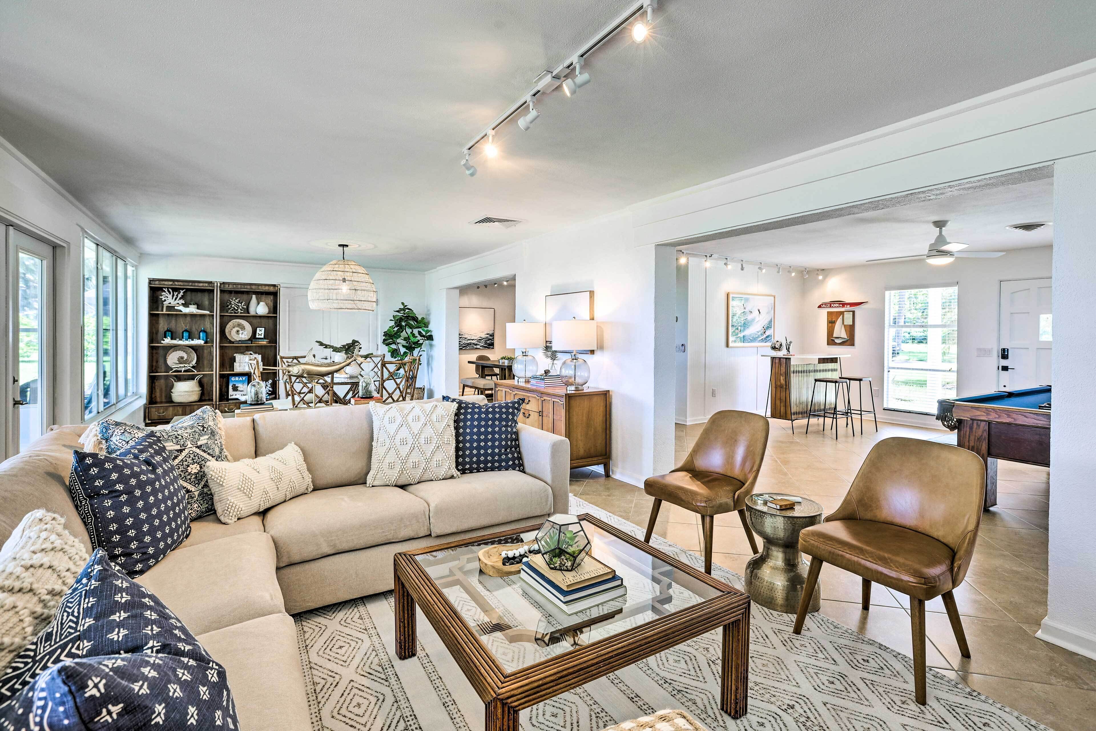 Lakefront Tavares Home w/ Sunroom + Boat Dock