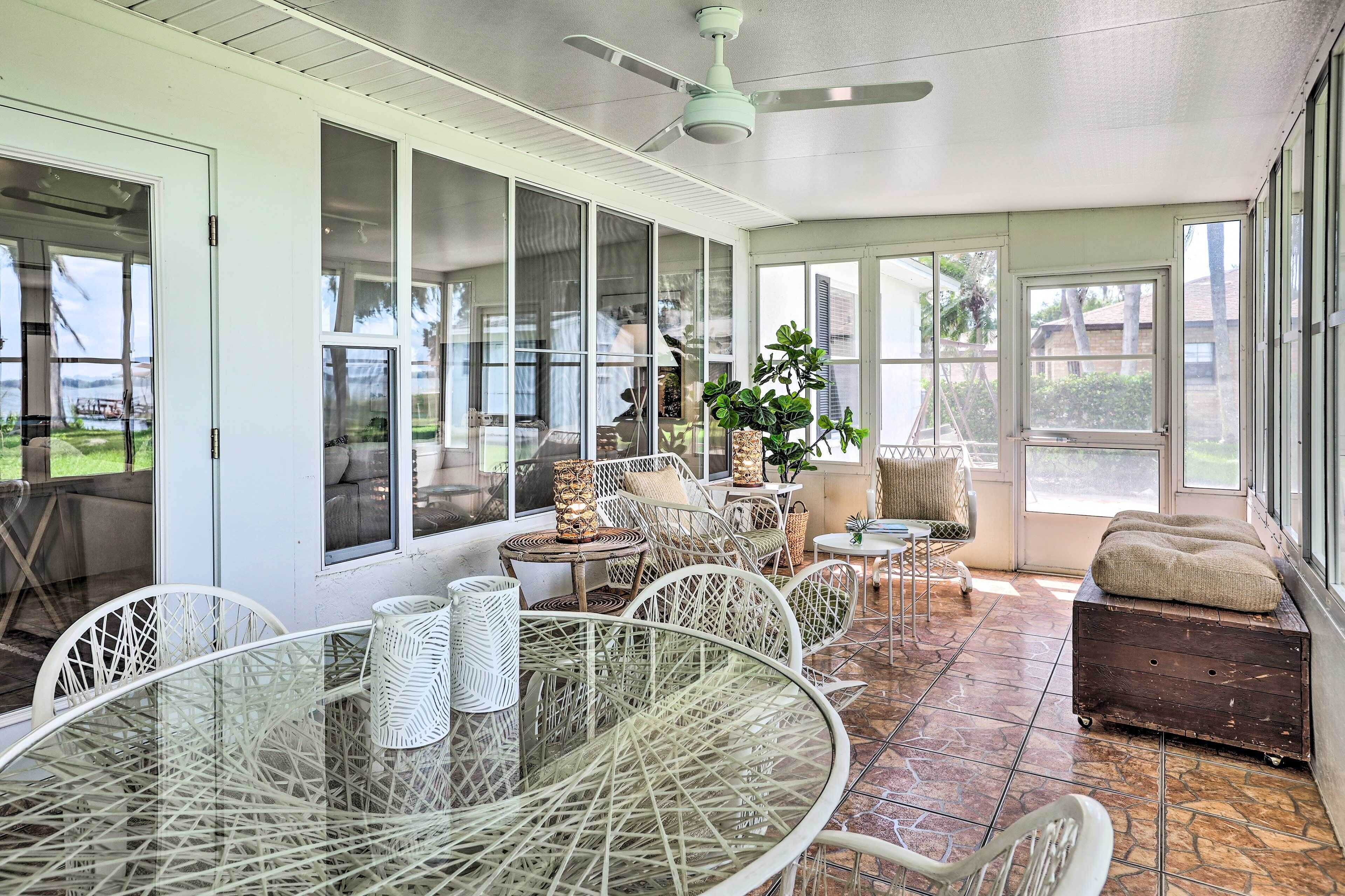 Lakefront Tavares Home w/ Sunroom + Boat Dock