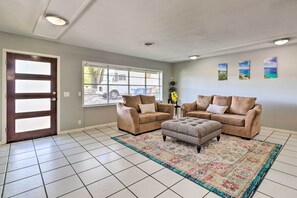 Living area - Renovated Austin Home w/ Yard ~ 9 Mi to Dtwn! (Austin)