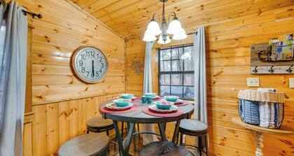 Broken Bow Abode w/ Hot Tub < 7 Mi to Lake!