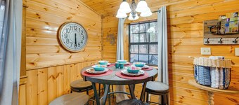 Broken Bow Abode w/ Hot Tub < 7 Mi to Lake!