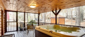Broken Bow Abode w/ Hot Tub < 7 Mi to Lake!