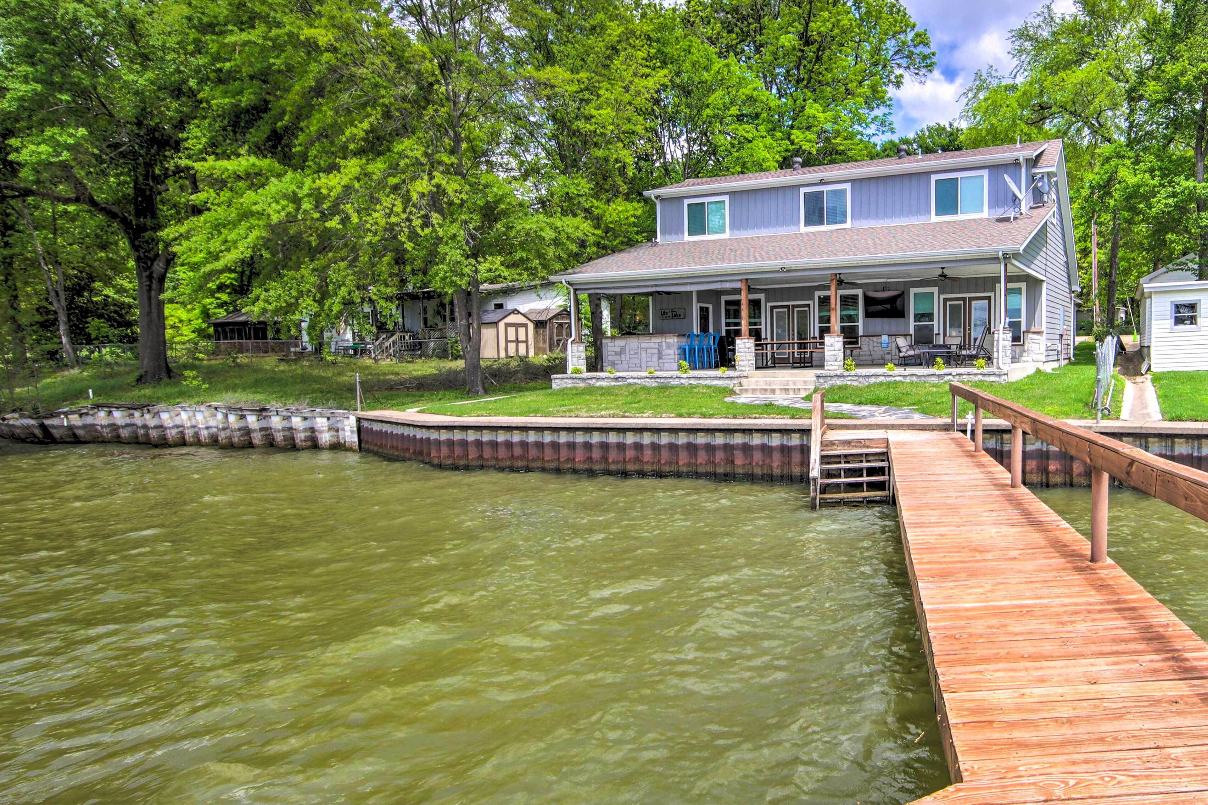 Lakefront Mabank Retreat w/ Dock + Boat House
