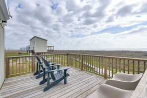 House (4 Bedrooms) | Interior - Surfside Beach Home w/ Private Boardwalk Access! (Freeport)