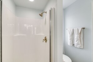 House (4 Bedrooms) | Interior - Surfside Beach Home w/ Private Boardwalk Access! (Freeport)