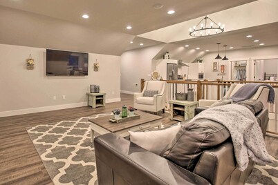 Chic Farmhouse w/ Creek in Heart of Wine Country!