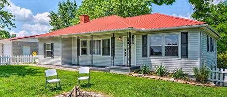 Cottage (3 Bedrooms) | Front of property