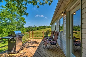 Cottage (3 Bedrooms) | Interior - Cottage w/ Deck & Bbq: 2 Mi to Dale Hollow Lake! (Byrdstown)
