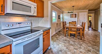 Cottage w/ Deck & Bbq: 2 Mi to Dale Hollow Lake!