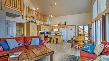 House (6 Bedrooms) | Interior