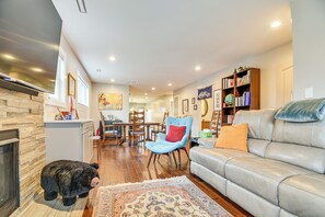 Interior - 2 Mi to Duke & Dtwn Durham: Modern Home w/ Patio! (Durham)