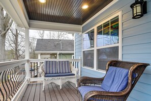 Interior - 2 Mi to Duke & Dtwn Durham: Modern Home w/ Patio! (Durham)