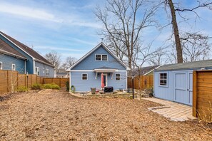 Interior - 2 Mi to Duke & Dtwn Durham: Modern Home w/ Patio! (Durham)