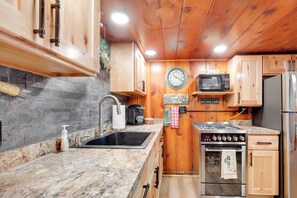 House (2 Bedrooms) | Interior