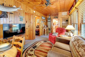 House (2 Bedrooms) | Interior